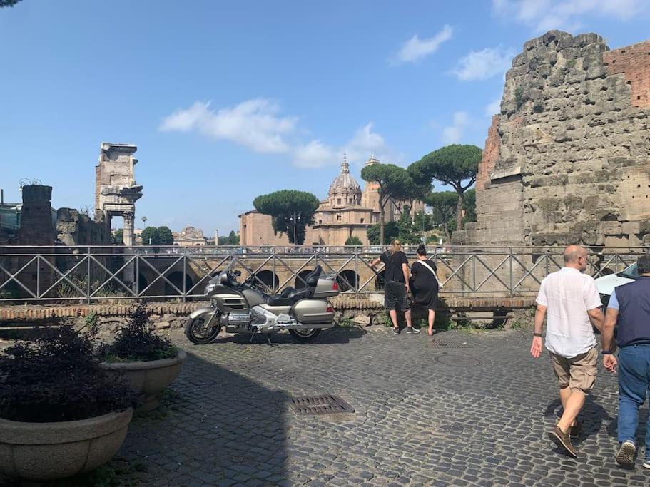 Casa Claudia ~ Rione Monti-Colosseo Róma Kültér fotó
